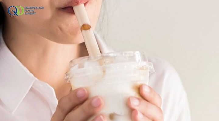 Nâng ngực uống trà sữa được không